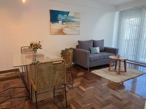 En venta 2 Amb al Frente con balcón Colon 1815