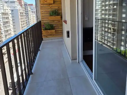 En venta 2 Amb al Frente con balcón Colon 1815