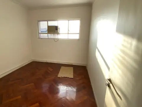 "EXCELENTE UBICACION" L.N. Alem 651 2ºPiso al contraFrente. 150 m2 total cubiertos