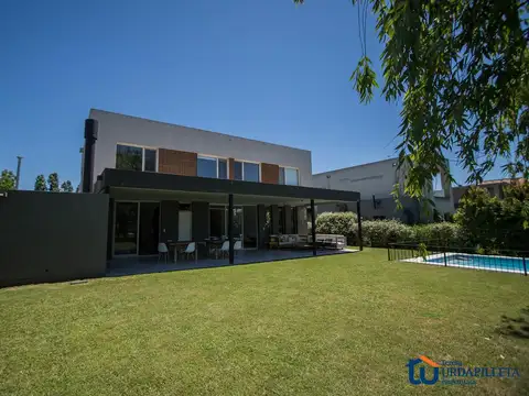 Casa en venta en Las Liebres sobre lote interno Pilar