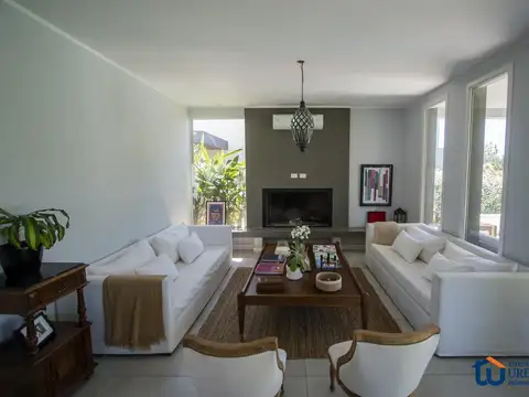 Casa sobre lote interno en Las Liebres