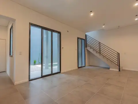 Casa 5 ambientes con 2 baños