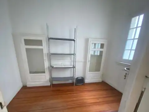 EDIFICIO DE 4 PISOS CON GRAN LUMINOSIDAD Y ASCENSOR