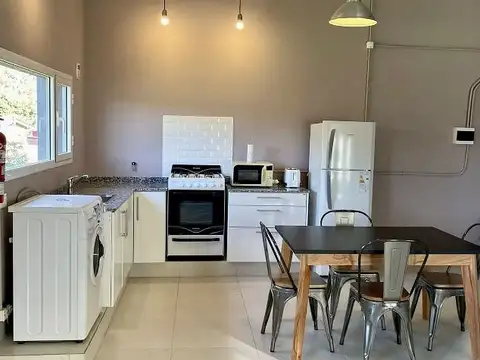 Hermoso Departamento de 2 amb. (en planta alta) con entrada de auto