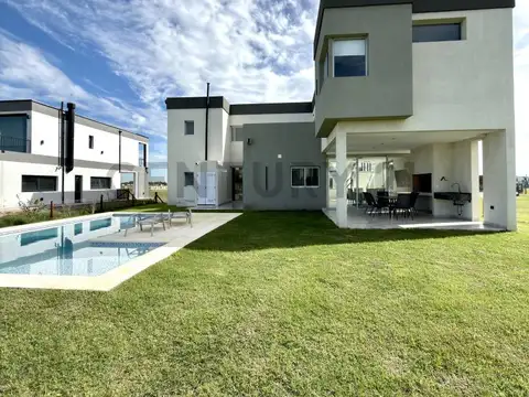 Casa en Alquiler en Terralagos, USD 4.700
