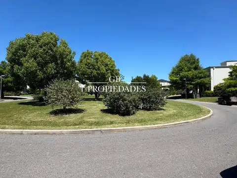 Ayres Plaza