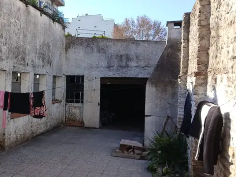 EXCELENTE TERRENO EN LA MEJOR ZONA DE MONTE CASTRO 8.66 X 42,80 METROS-