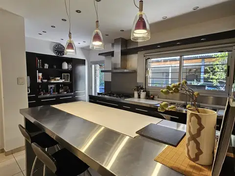 Casa 5 ambientes con 2 baños