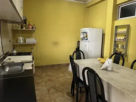 Casa 3 ambientes sobre amplio lote en Temperley – Gran parque y potencial de ampliación