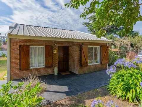 VENTA CASA 3 AMBIENTES LAS DALIAS APTA CREDITO