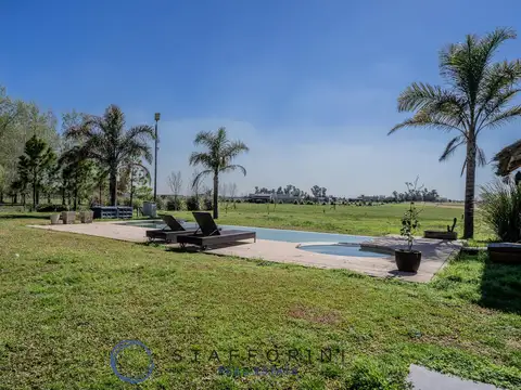 AMPLIA Y COMODA CASA EN CHACRAS DE LA TRINIDAD