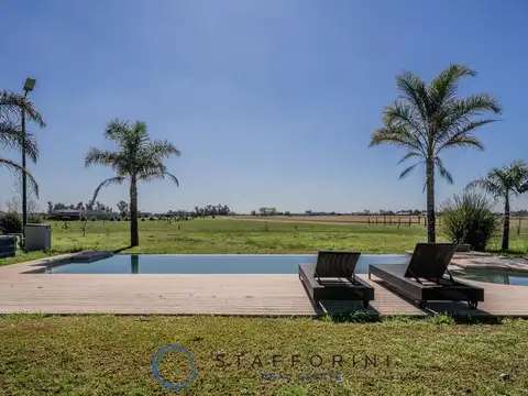 AMPLIA Y COMODA CASA EN CHACRAS DE LA TRINIDAD