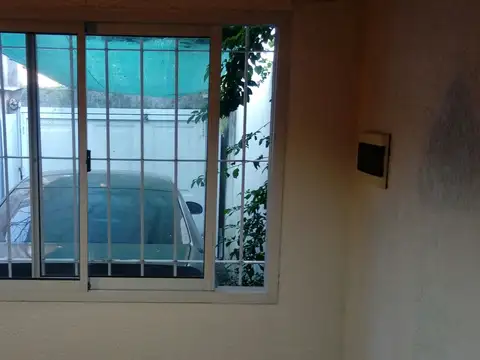 Depto Tipo Casa en Alquiler en Moron, $ 400.000