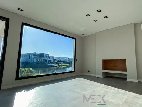 Casa en Alquiler con 1 cochera