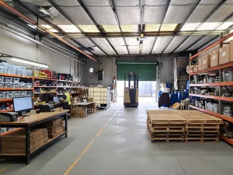 VENTA GALPON EN SAN MARTIN BUEN ACCESO A RECICLAR