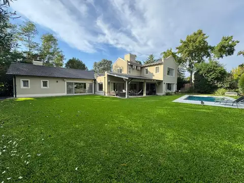 Casa en Venta en El Bosque, USD 325.000