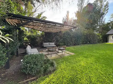 Casa 5 ambientes con 4 baños