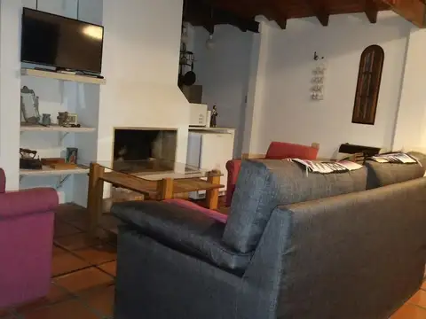 Casa 2 ambientes con 1 baño