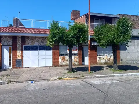 CASA 3 AMBIENTES Con Amplio Garage