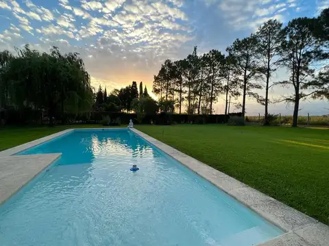 CASA 4 AMBIENTES APTA CRÉDITO CON PILETA Y PARQUE DE 2.600 M² – EXALTACIÓN DE LA CRUZ