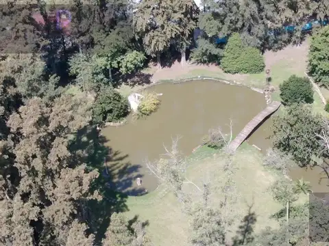Casa quinta, con pileta y lago artificial