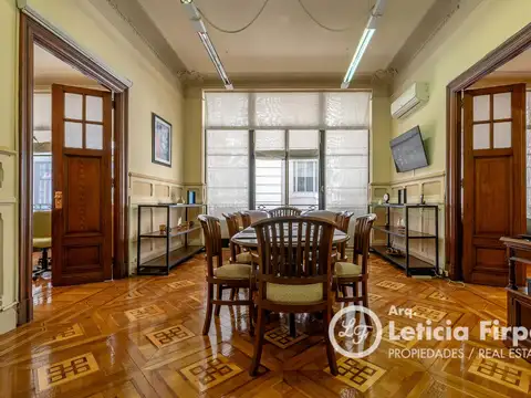 Impecable Oficina integramente reciclada, excelente ubicación.