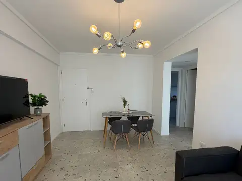 DEPARTAMENTO DE 2 AMB CON VISTA LATERAL AL MAR. RECICLADO