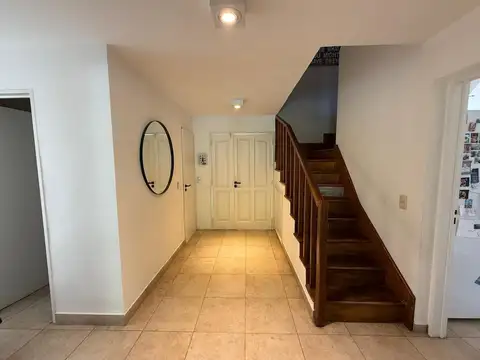 Casa en Venta con 3 cocheras