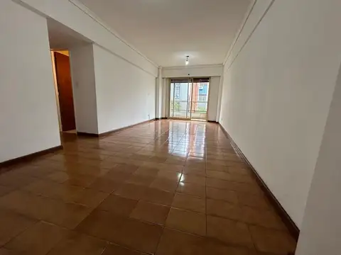 4 Ambientes con Dependencia - Balcon Corrido, Tres Baños y Cochera