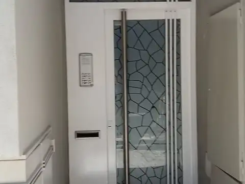 Venta departamento interno escalera. Zona rio