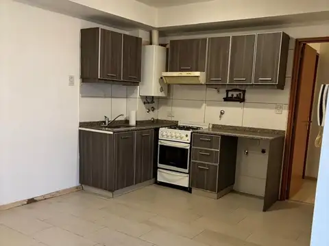 Venta departamento interno escalera. Zona rio