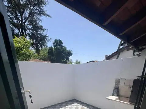 Dúplex tipo casa en venta 2 dormitorios cochera patio en José C Paz APTO CREDITO