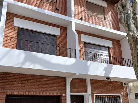 DUPLEX DE 3 AMBIENTES EN PRIMER PISO EN LA MEJOR ZONA RESIDENCIAL DE FLORESTA