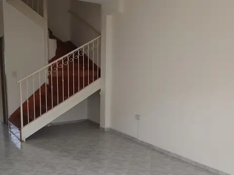 Depto Tipo Casa en Alquiler al Este