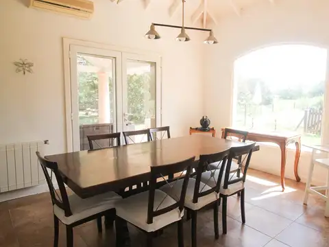 Casa en Venta con 2 cocheras