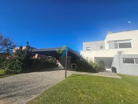 Casa  en Venta en Casas del Este, Pilar del Este, Pilar