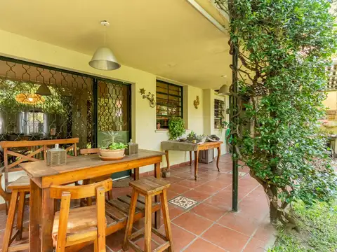 Casa en Venta con 5 cocheras