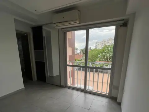 Depto 1 Amb Dividido. Dueño, Amplio Y Luminoso, Sin Detalles