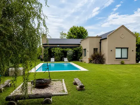 Casa 5 ambientes con 2 baños