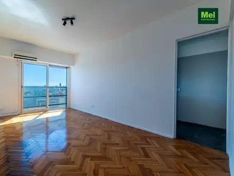 Excelente 2 ambientes en piso alto.