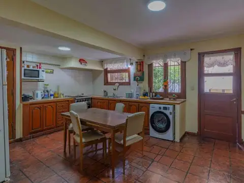 Casa en Alquiler con 1 cochera