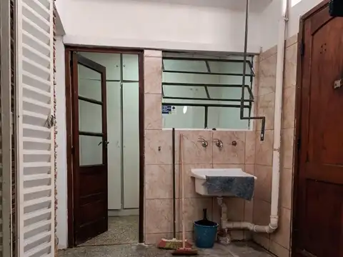 HERMOSO TIPO CASA C/BAJAS EXPENSAS  3½ AMB. EXCELENTE ZONA