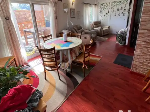 Casa 6 ambientes con 2 baños