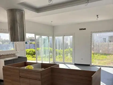 Casa 4 ambientes con 4 baños