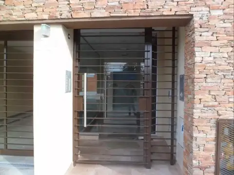Av. Presidente Peron 2700, Piso 2