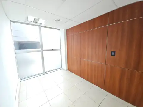 Oficina en Alquiler con 1 cochera