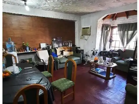 Casa 6 ambientes con 4 baños