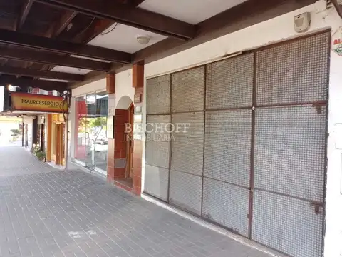 VENTA EN BLOCK DE 9 DEPARTAMENTOS + 2 LOCALES, SOBRE PEATONAL