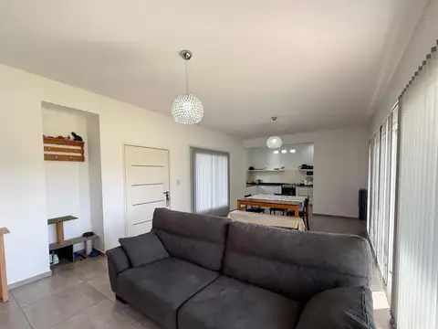 Casa de 3 dormitorios en venta Berisso con pileta