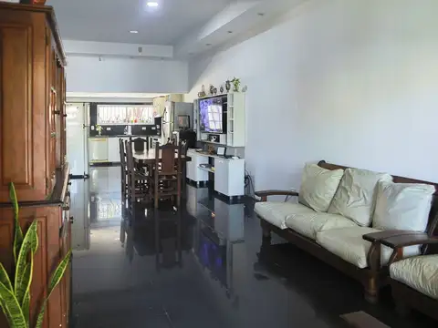 Casa en Venta con 3 cocheras